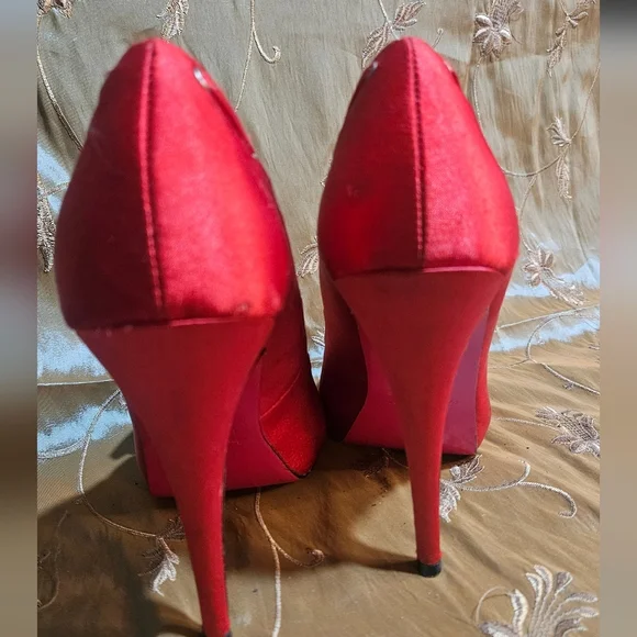 Apple Bottoms Elegant Red Satin Women's Heels - Picture 3 of 8
